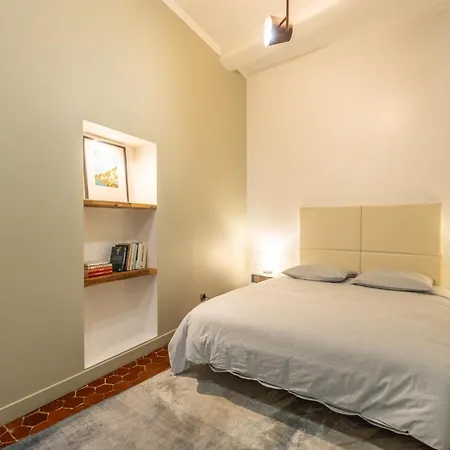 Old Town Apartment *