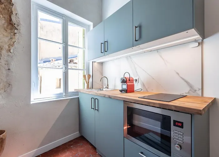 Old Town Apartment *