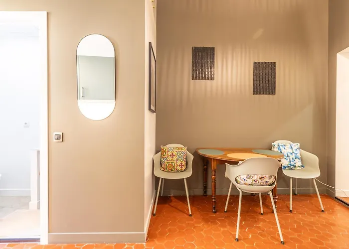 Old Town Apartment *